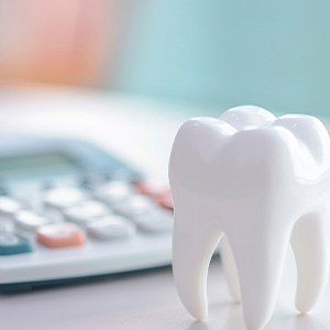 A model tooth and calculator